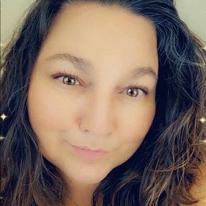 Meet your Posher, Trenia